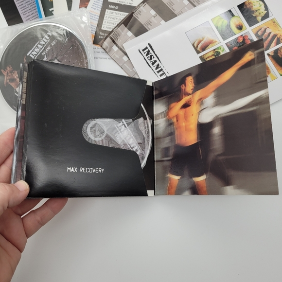 BEACHBODY | Insanity workout DVD set - Picture 14 of 16